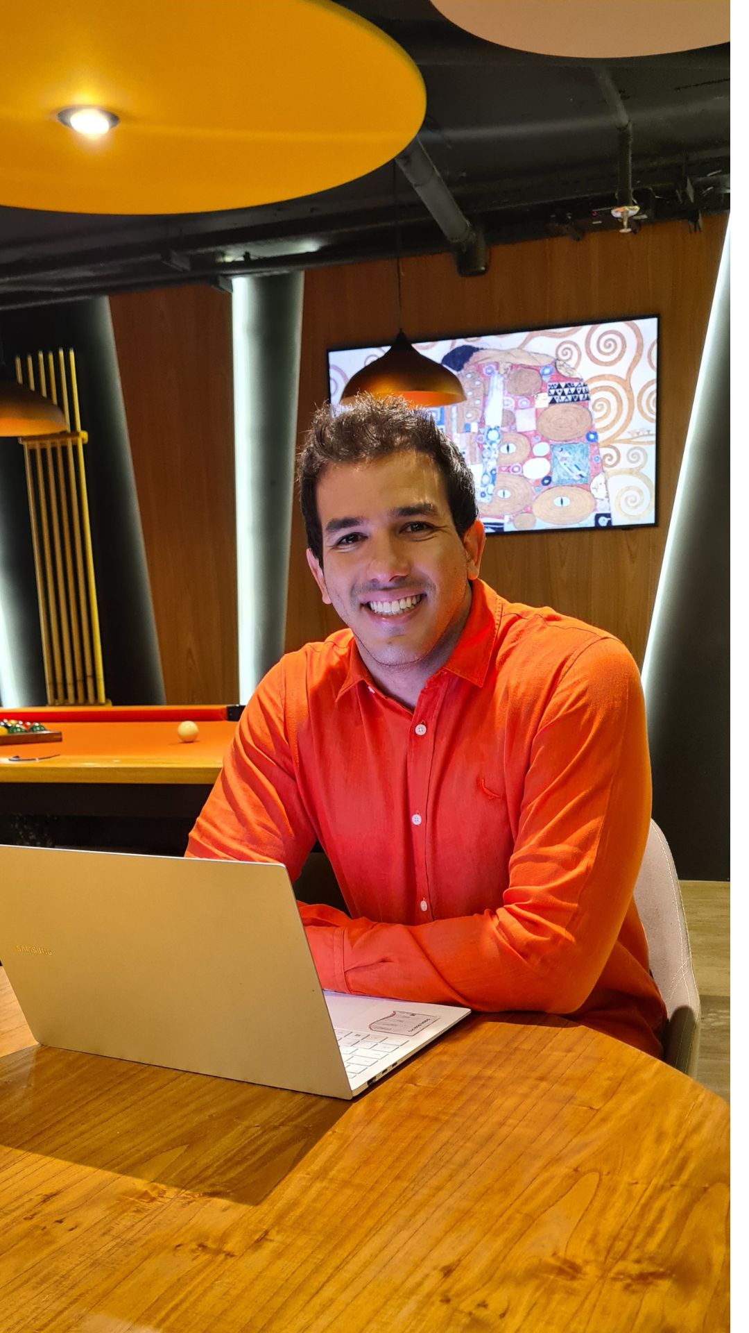 Thiago Vida Fera, mentor One Person Business, sorrindo